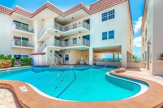 2900 Gulf Blvd, Unit 204 in Belleair Beach, FL - Foto de edificio - Building Photo