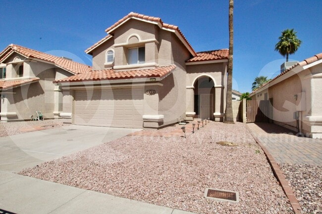 1326 E Helena Dr