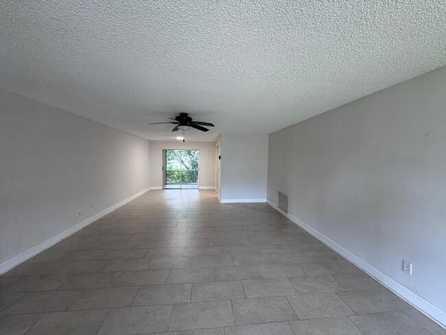 9244 SW 2nd St in Boca Raton, FL - Building Photo - Building Photo