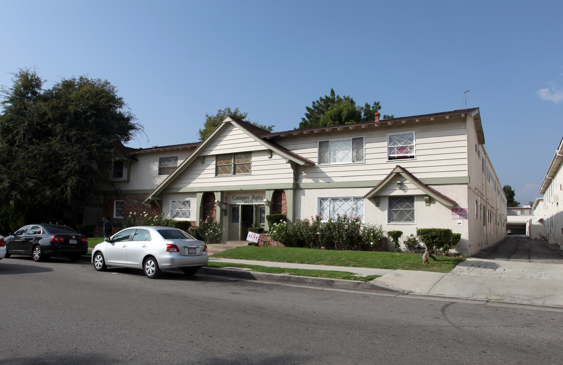 Campus Apartments in Northridge, CA - Building Photo