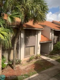 3219 Coral Lake Dr in Coral Springs, FL - Foto de edificio - Building Photo