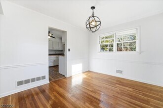 35 Brooktree Rd in East Windsor, NJ - Building Photo - Building Photo