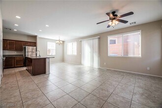 6303 Solomon Spring Way in Las Vegas, NV - Building Photo - Building Photo