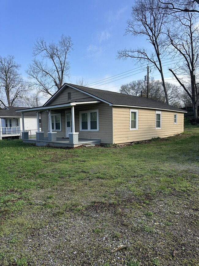 615 Cassville Rd SE in Cartersville, GA - Foto de edificio - Building Photo