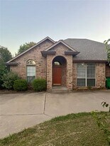 106 Wellington Ct in Waxahachie, TX - Building Photo