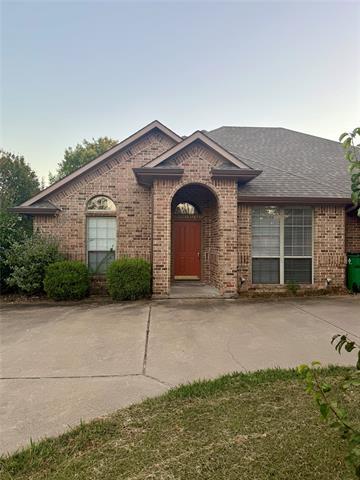106 Wellington Ct in Waxahachie, TX - Building Photo