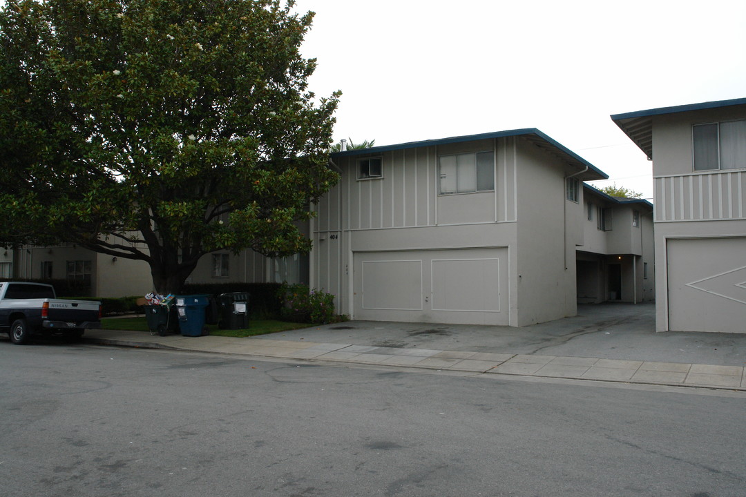 404 Studio Cir in San Mateo, CA - Building Photo