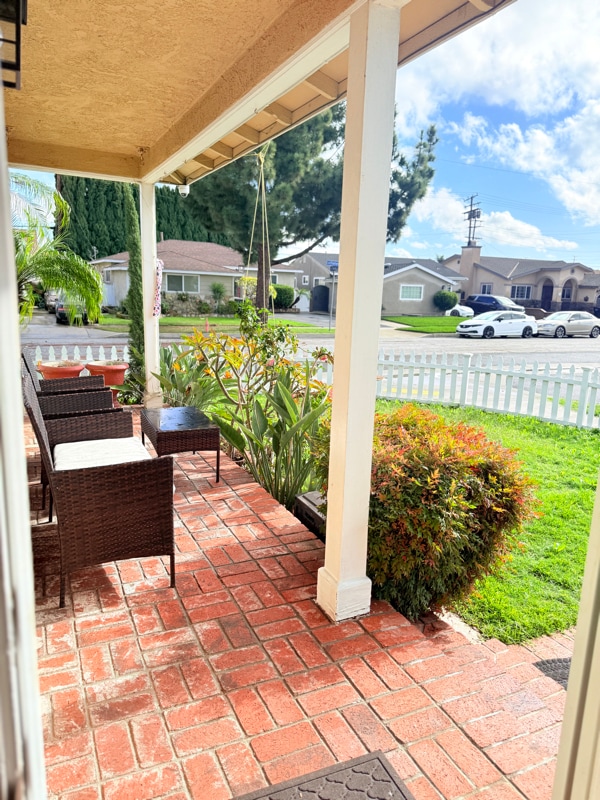 11675 Faculty Dr in Norwalk, CA - Foto de edificio - Building Photo