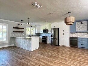 321 Burning Tree Dr in Naples, FL - Building Photo - Building Photo