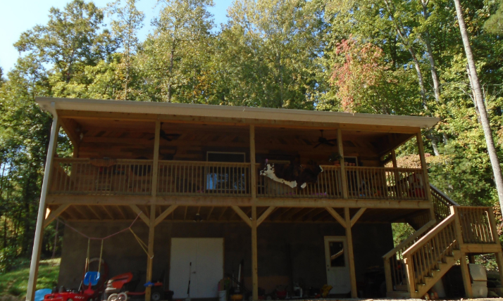 156 Walnut Heights Ln in Hendersonville, NC - Foto de edificio