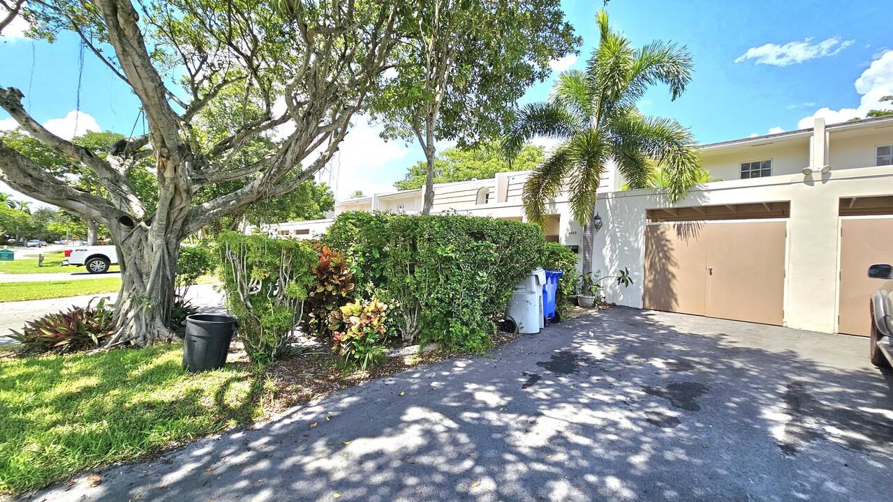 3085 N Palm Aire Dr in Pompano Beach, FL - Building Photo