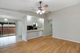 2101 Matthews Ln in Austin, TX - Building Photo - Building Photo