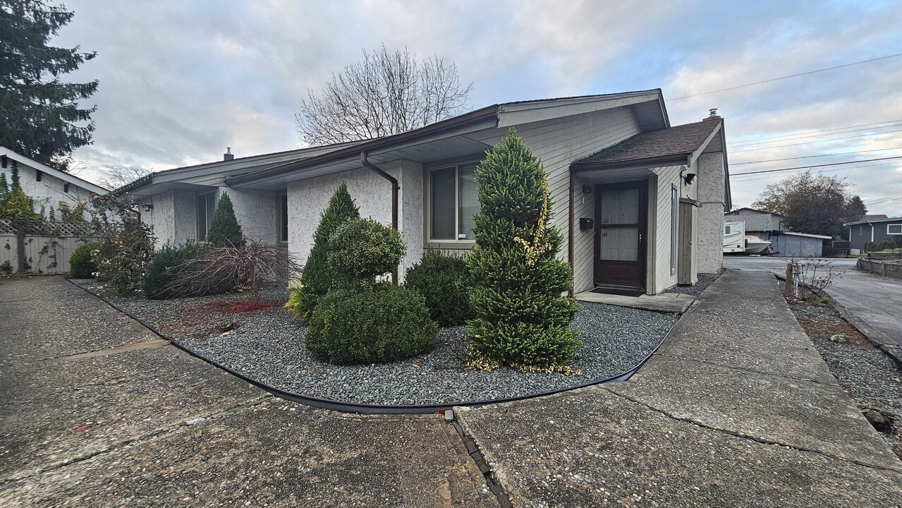 45900 Lewis Avenue1 in Chilliwack, BC - Building Photo