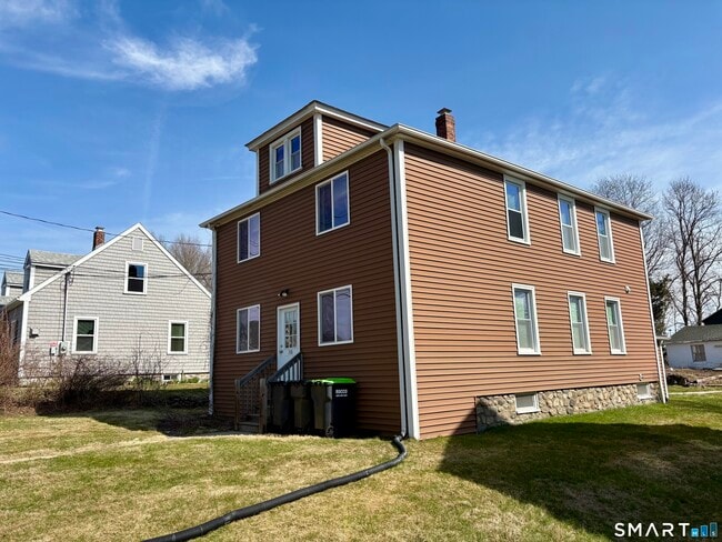 304 Buckingham St in Watertown, CT - Building Photo - Building Photo