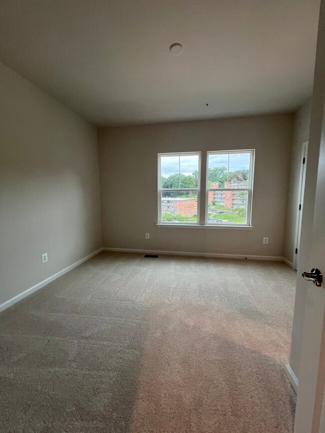 6072 Beake St in Hyattsville, MD - Foto de edificio - Building Photo