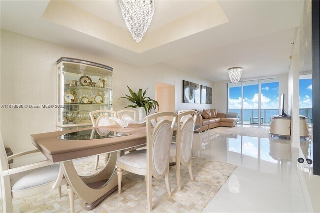 15811 Collins Ave, Unit 704 in North Miami Beach, FL - Building Photo - Building Photo
