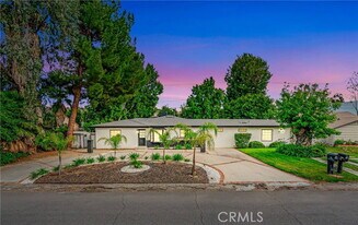 22908 Leonora Dr in Los Angeles, CA - Building Photo