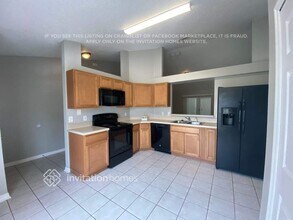 510 Geraldine Dr in Deltona, FL - Foto de edificio - Building Photo