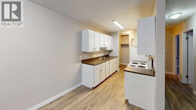 10028-10105 105 Ave in Grande Prairie, AB - Building Photo - Building Photo