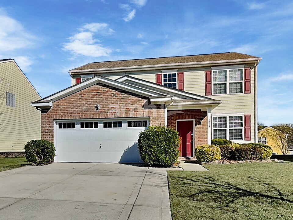 1018 Skillbeck Rd in Indian Trail, NC - Foto de edificio