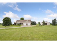 8735 Dolphin Rd in Princeton, MN - Building Photo - Building Photo