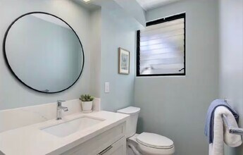 2710 Ka?aha St in Honolulu, HI - Building Photo - Building Photo