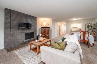 The Regent at Bellevue Way Apartments in Bellevue, WA - Foto de edificio - Building Photo