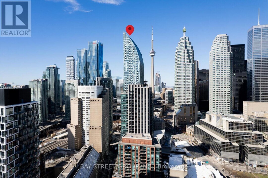 8-3108 The Esplanade in Toronto, ON - Building Photo