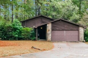 4251 Dogwood Farms Dr in Decatur, GA - Building Photo