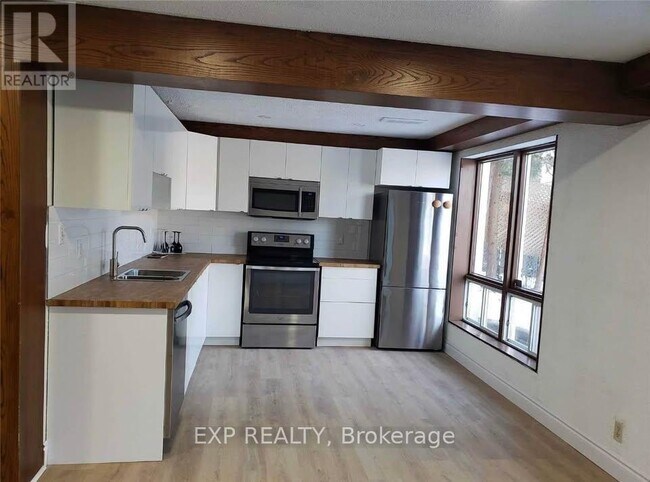 126 Simonston Blvd in Markham, ON - Building Photo - Building Photo