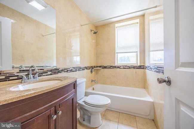 4706 Chestnut St, Unit 2A in Philadelphia, PA - Building Photo - Building Photo