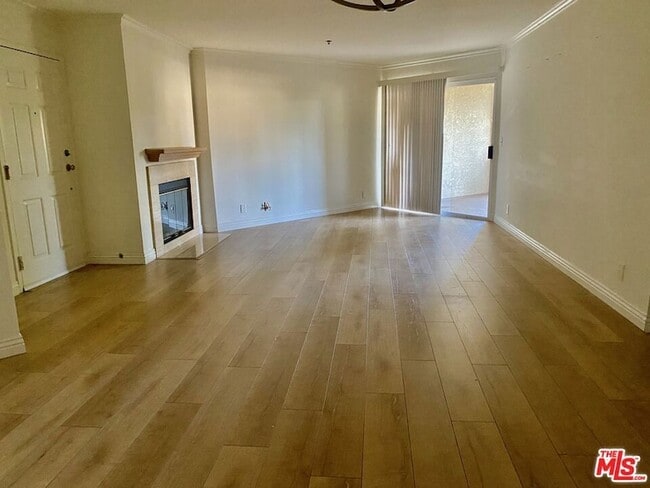 675 Oak Run Trail, Unit 310 in Oak Park, CA - Building Photo - Building Photo