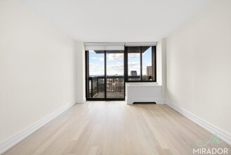 145 W 67th St in New York, NY - Building Photo - Building Photo