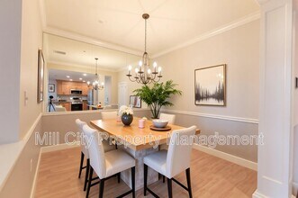 5 Sally Sweets Way in Salem, NH - Building Photo - Building Photo