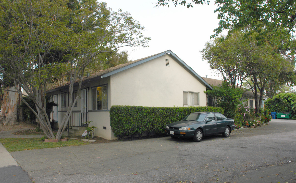 1111 W Hamilton Ave in Campbell, CA - Foto de edificio