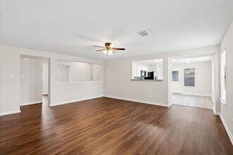 9223 Windswept Grove Dr in Houston, TX - Building Photo - Building Photo