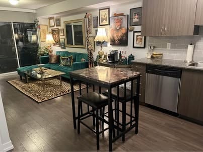 property at 812 Lansdowne Av