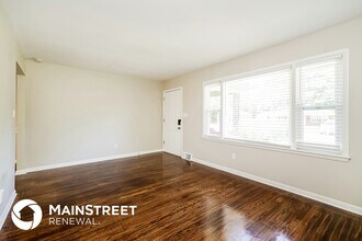 4401 Charlotte Ann Dr in Louisville, KY - Foto de edificio - Building Photo