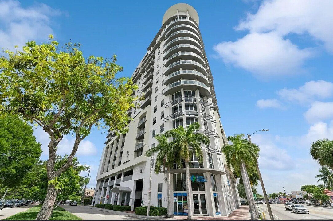 1 Glen Royal Pky, Unit 1212 in Miami, FL - Building Photo