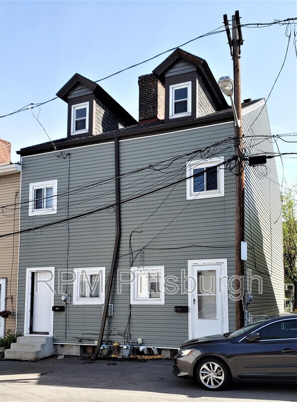 4554 Rosina Way in Pittsburgh, PA - Building Photo - Building Photo