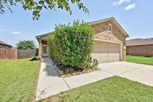 451 New Bridge Dr in Kyle, TX - Building Photo