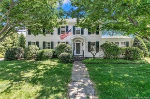 15 Willard Ave in Madison, CT - Building Photo