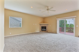 14252 Newport Ave in Omaha, NE - Foto de edificio - Building Photo