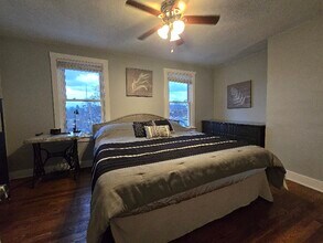 1042 Lessing St in Pittsburgh, PA - Foto de edificio - Building Photo