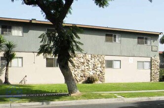 141 E. Wakefield in Anaheim, CA - Building Photo - Building Photo