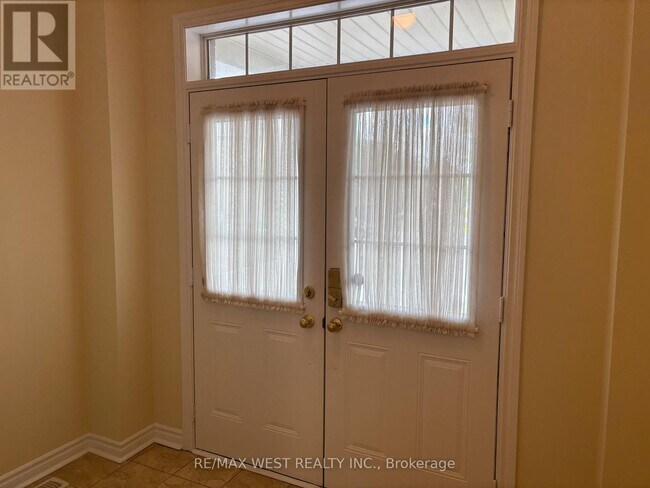 12 Haviland Cir in Brampton, ON - Building Photo - Building Photo