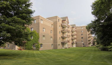 Vernon Terrace of Edina in Edina, MN - Building Photo - Building Photo