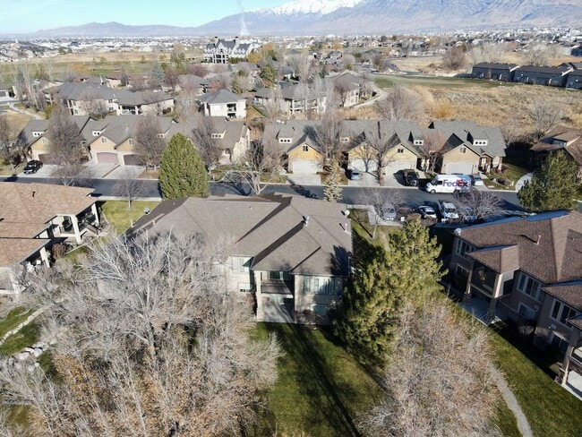 2001 W Golden Pond Way in Orem, UT - Building Photo - Building Photo