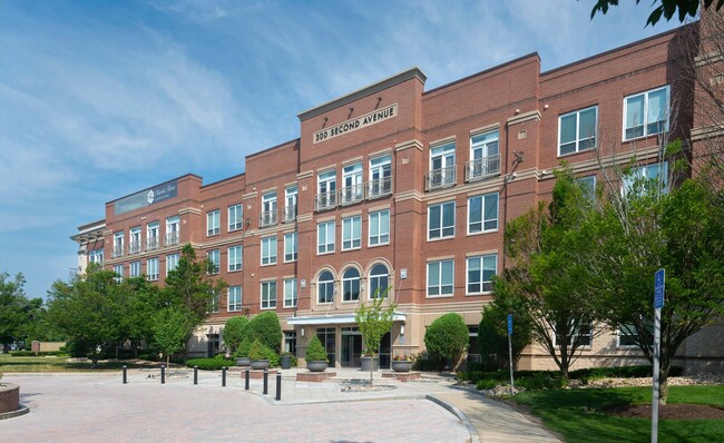 Charles River Landing in Needham, MA - Foto de edificio - Building Photo