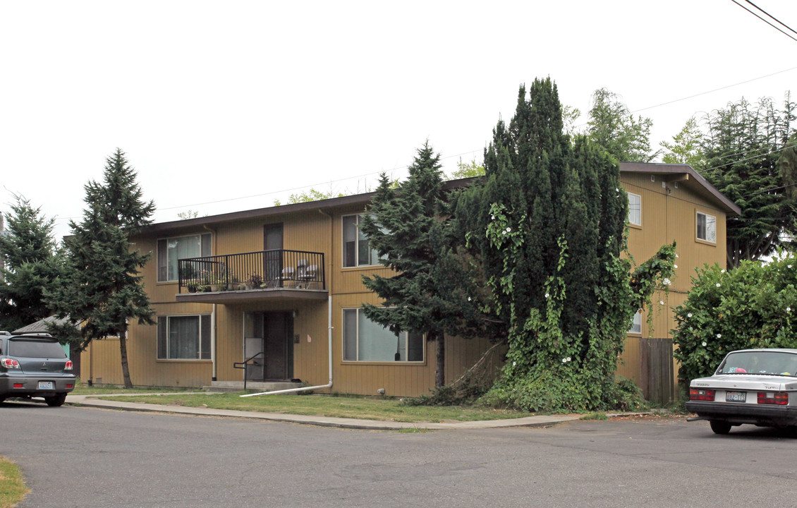 Karmin Apartments in Puyallup, WA - Building Photo